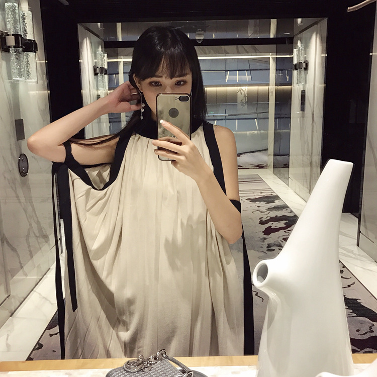 挂脖撞色连衣裙图片