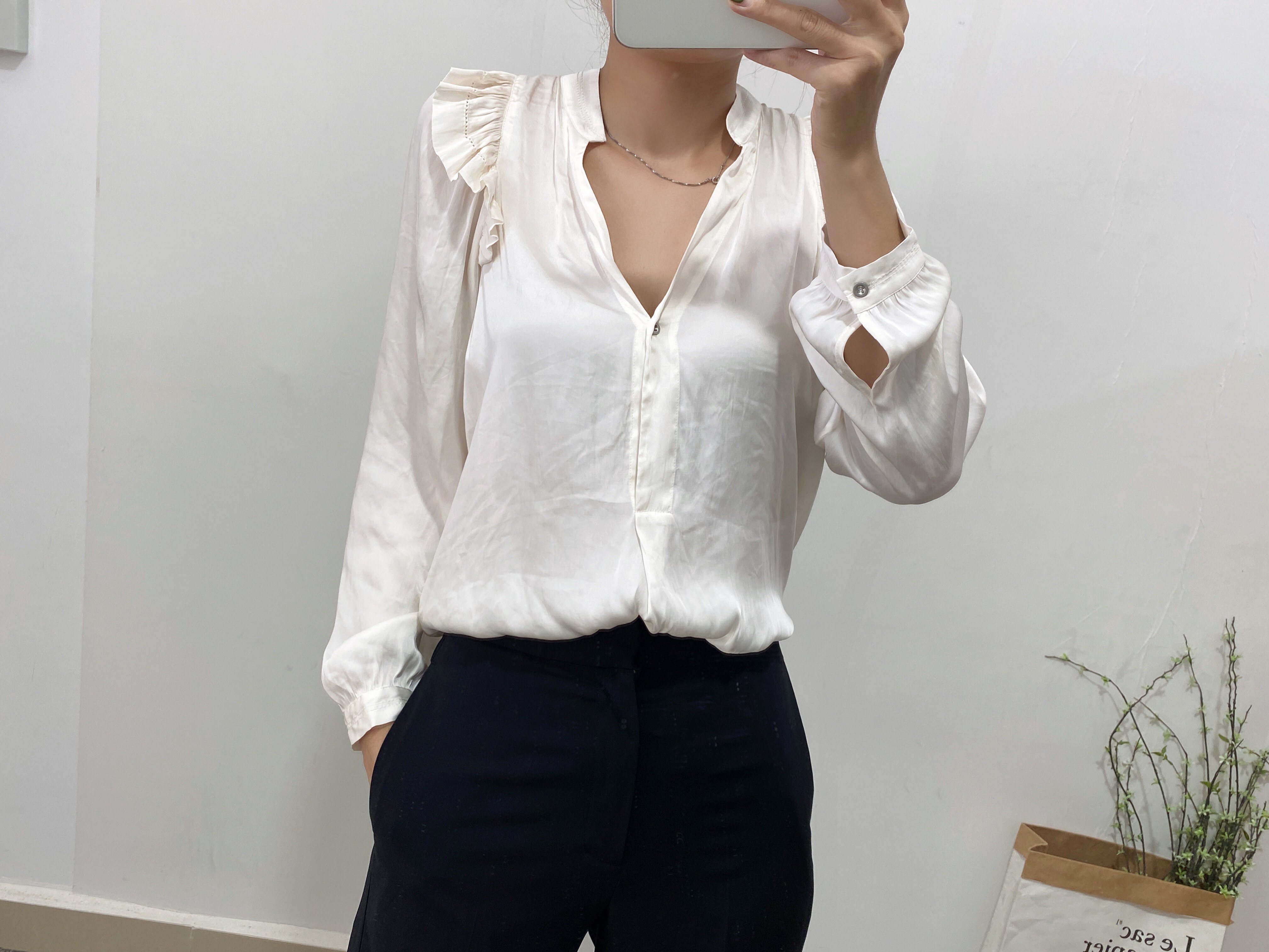 木耳边设计的衬衫为什么更显气质?