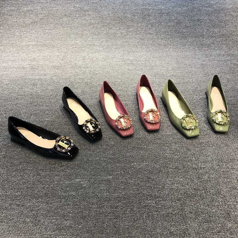 这些鞋子明明很丑,为啥时髦精那么喜欢?