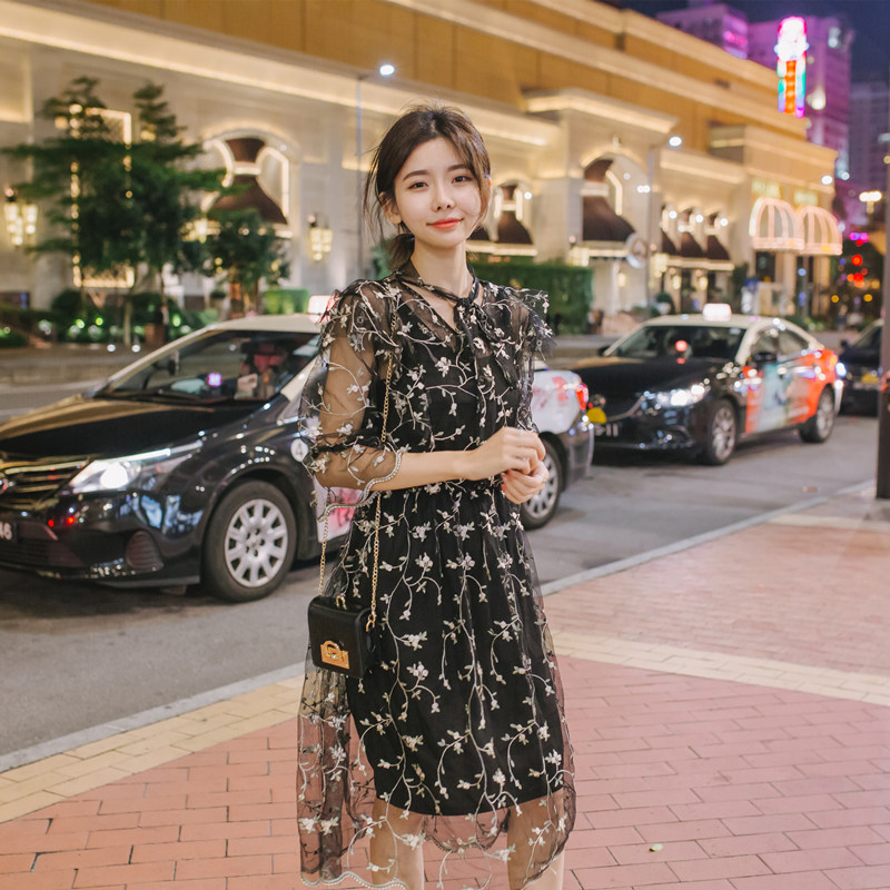 夏季新款韩版花朵刺绣蕾丝网纱连衣裙图片