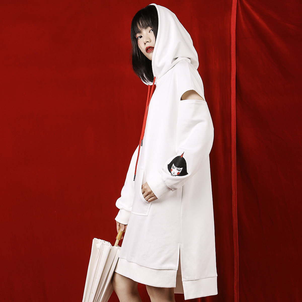 卫衣活力四射,裙装女人味儿满满。