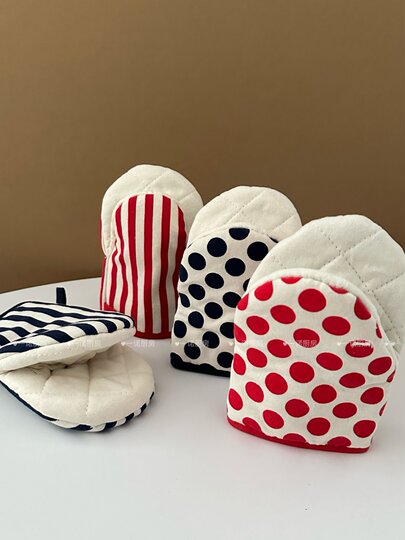 Yinuo kitchen insulation gloves anti-scalding gloves microwave oven baking special extended anti-scalding high temperature anti-slip gloves