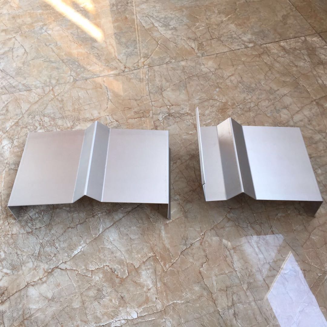 新品变形缝厂家传统v字形内不锈钢铝合金伸缩缝盖s板2020.定制