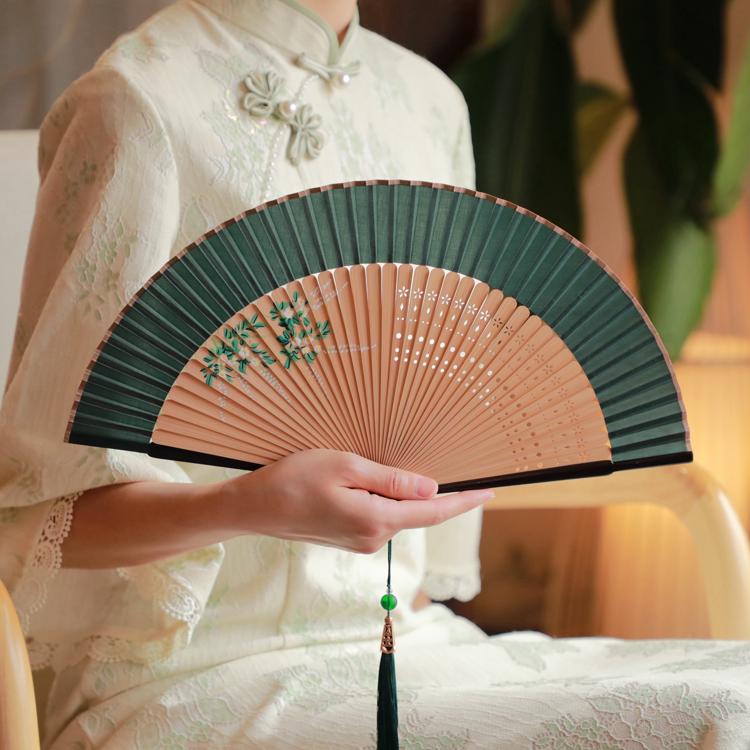 扇子夏天便携汉服古风绿色折扇女式随身新中式国风旗袍折叠小扇子