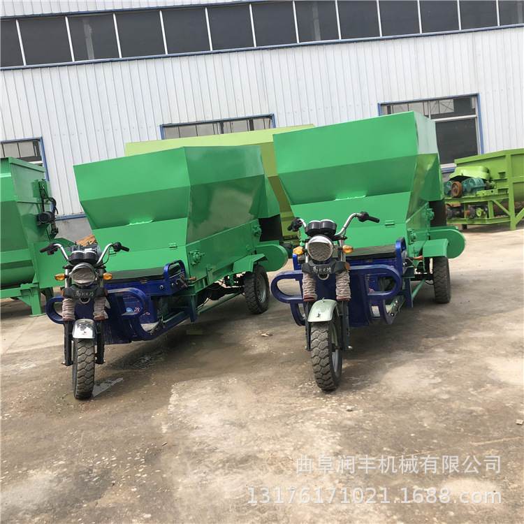 牛羊草料电动撒料车小型三轮养殖场投料机柴油饲料自动喂料机,淘宝优惠券,粉丝福利购,淘宝优惠卷