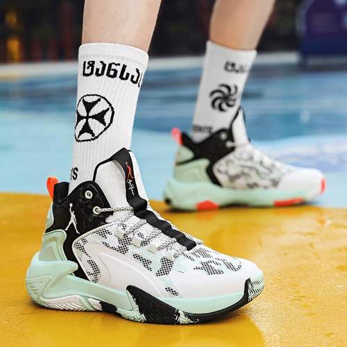 篮球鞋男鞋2025秋冬季新款运动鞋男学生高帮耐磨防滑专业实战球鞋 - 图1