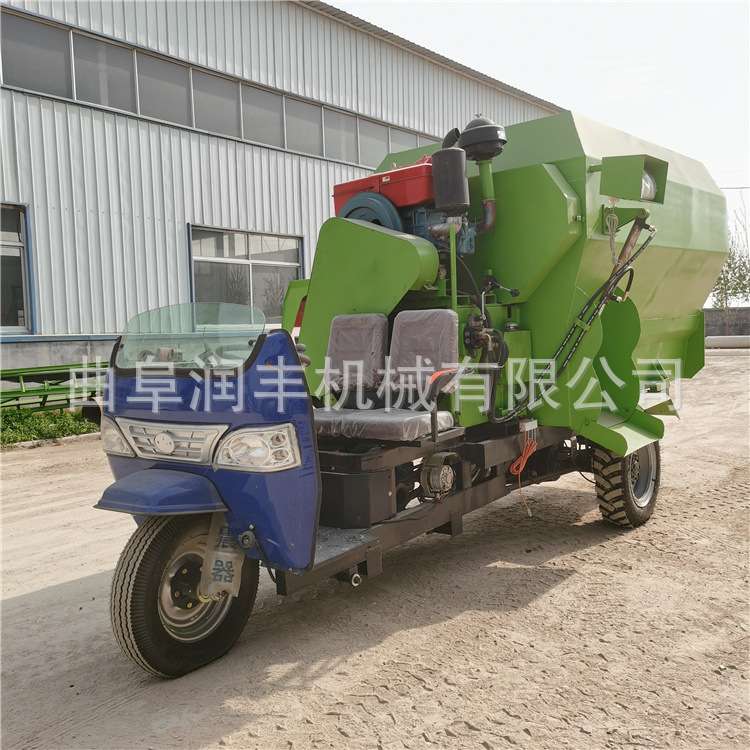 牛羊草料电动撒料车小型三轮养殖场投料机柴油饲料自动喂料机,淘宝优惠券,粉丝福利购,淘宝优惠卷