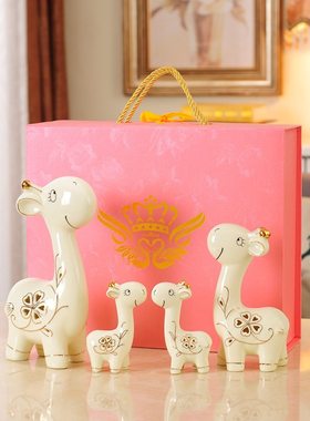 客厅创意陶瓷一家三口摆件一鹿有你家居装饰品结婚礼物送新人一对