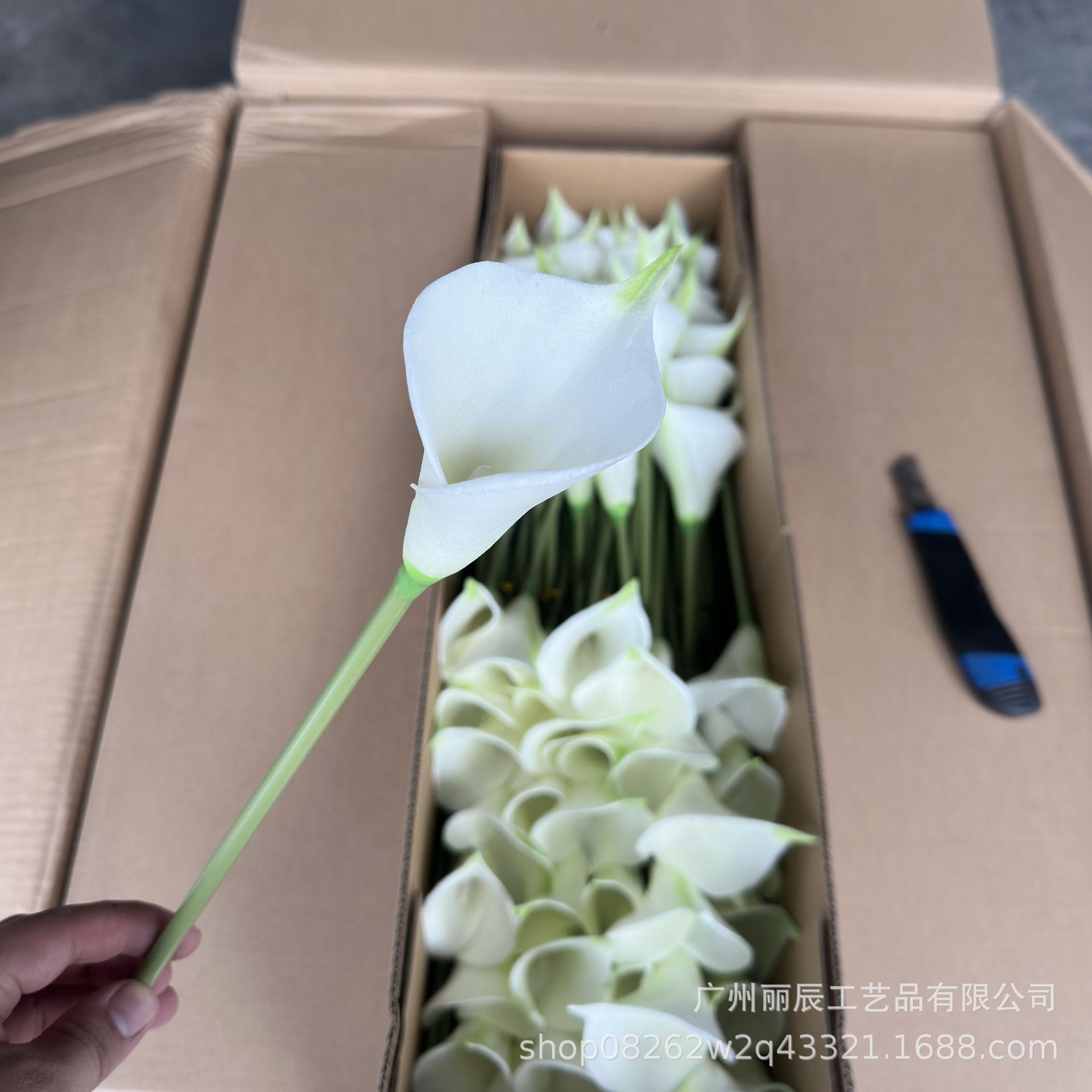 ดอกคาลล่าลิลี่พลาสติก ดอกไม้ประดิษฐ์ อุปกรณ์เสริมสำหรับช่อดอกไม้ จัดดอกไม้ประดิษฐ์ภายในอาคาร ของตกแต่งดอกไม้