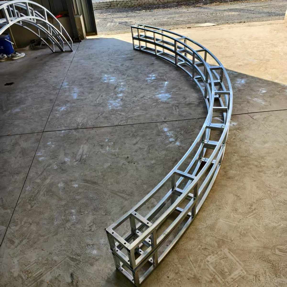 铁艺弧形背景架圆形桁架婚庆活动拱门架户外爬藤走廊架子 S形架子 - 图2