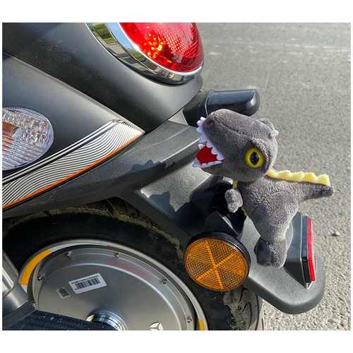 电动车小摆件摩托车装饰品可爱机车公仔玩偶创意通用头盔挂件个性 - 图0