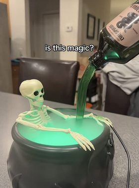 万圣节魔法流水漂浮瓶创意搞怪节日氛围感摆件骷髅南瓜灯装饰道具