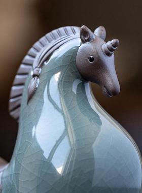 新中式哥窑小唐马摆件陶瓷动物招财创意家居客厅茶道桌面装饰品