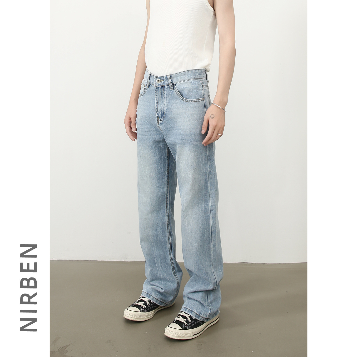 Nirben Denim | กางเกงยีนส์ขาดสีน้ำเงินซักน้ำ สไตล์อเมริกัน เรโทร สำหรับผู้ชาย กางเกงขาบานทรงหลวมเรียบง่าย