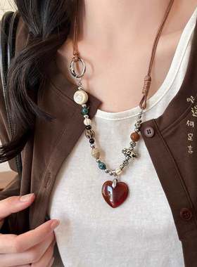 爱心串珠吊坠项链女2025新款民族风秋冬长款编绳毛衣链高级感配饰