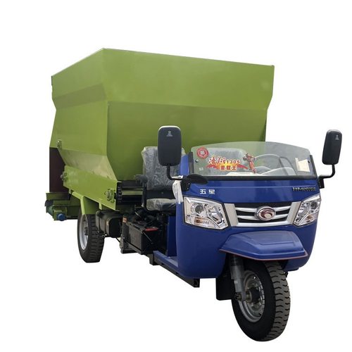 四轮八方喂牛撒料车养殖场牛羊饲料投料机双侧出料口撒草车设备 - 图2