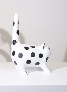 现代简约家居软装摆件树脂酒柜装饰品白点电视柜手办可爱波猫卡通