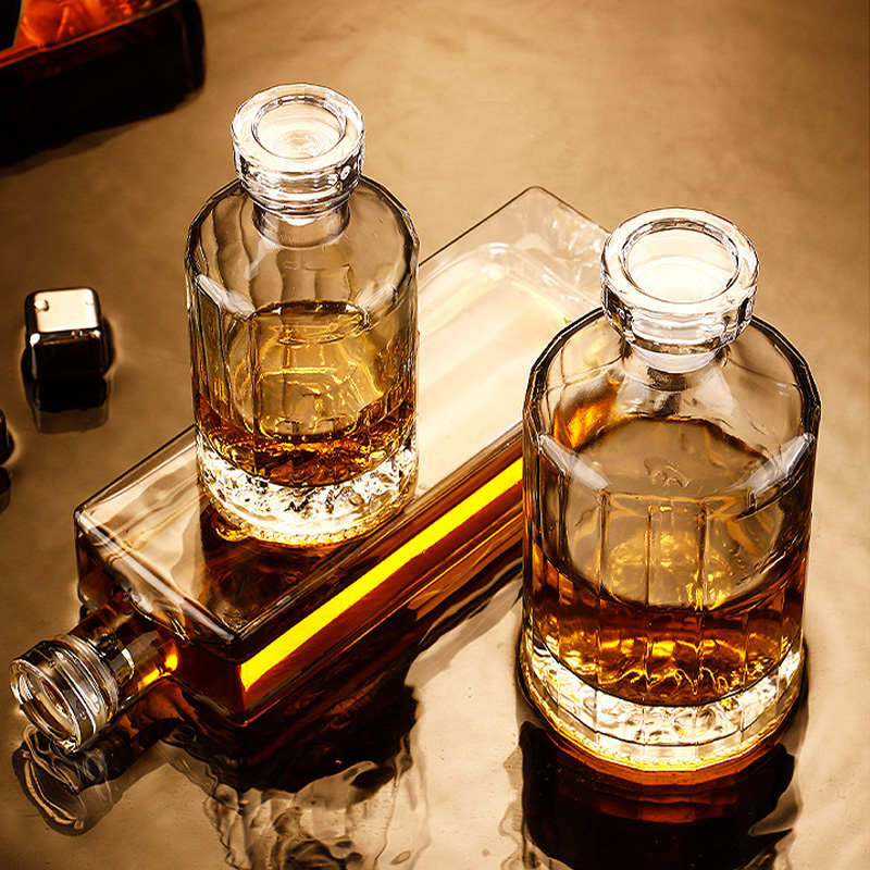 High-end wine bottle, glass bottle, empty bottle, red wine, foreign wine, whiskey bottle, white wine bottle, sealed wine bottle with lid