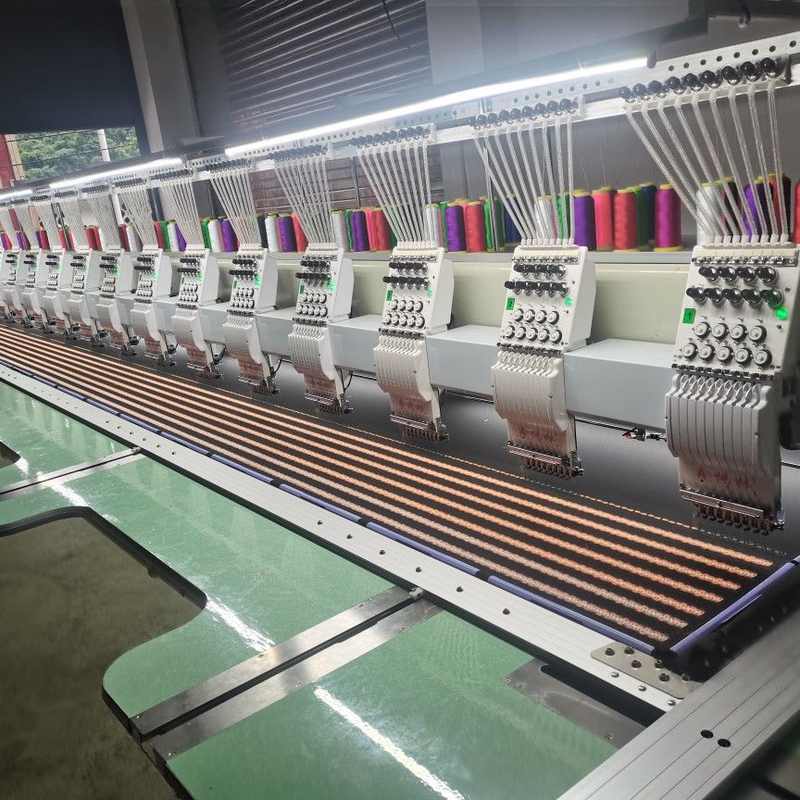 少数民族服饰全自动电脑绣花机 多头商用高速平绣帽绣电子刺绣机 - 图1