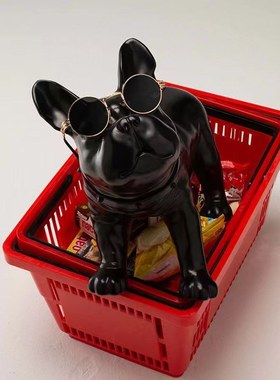 家居摆件橱窗陈列道具儿童摄影道具现代撒尿款斗牛犬礼物