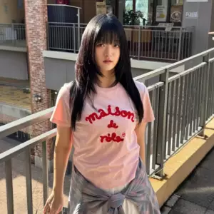 แบรนด์แฟชั่นเกาหลี RolaRola สไตล์เดียวกับจางวอนยอง เสื้อยืดปักตัวอักษร ใส่ลำลอง แมทช์ง่าย คอกลม แขนสั้น พร้อมบริการดรอปชิป