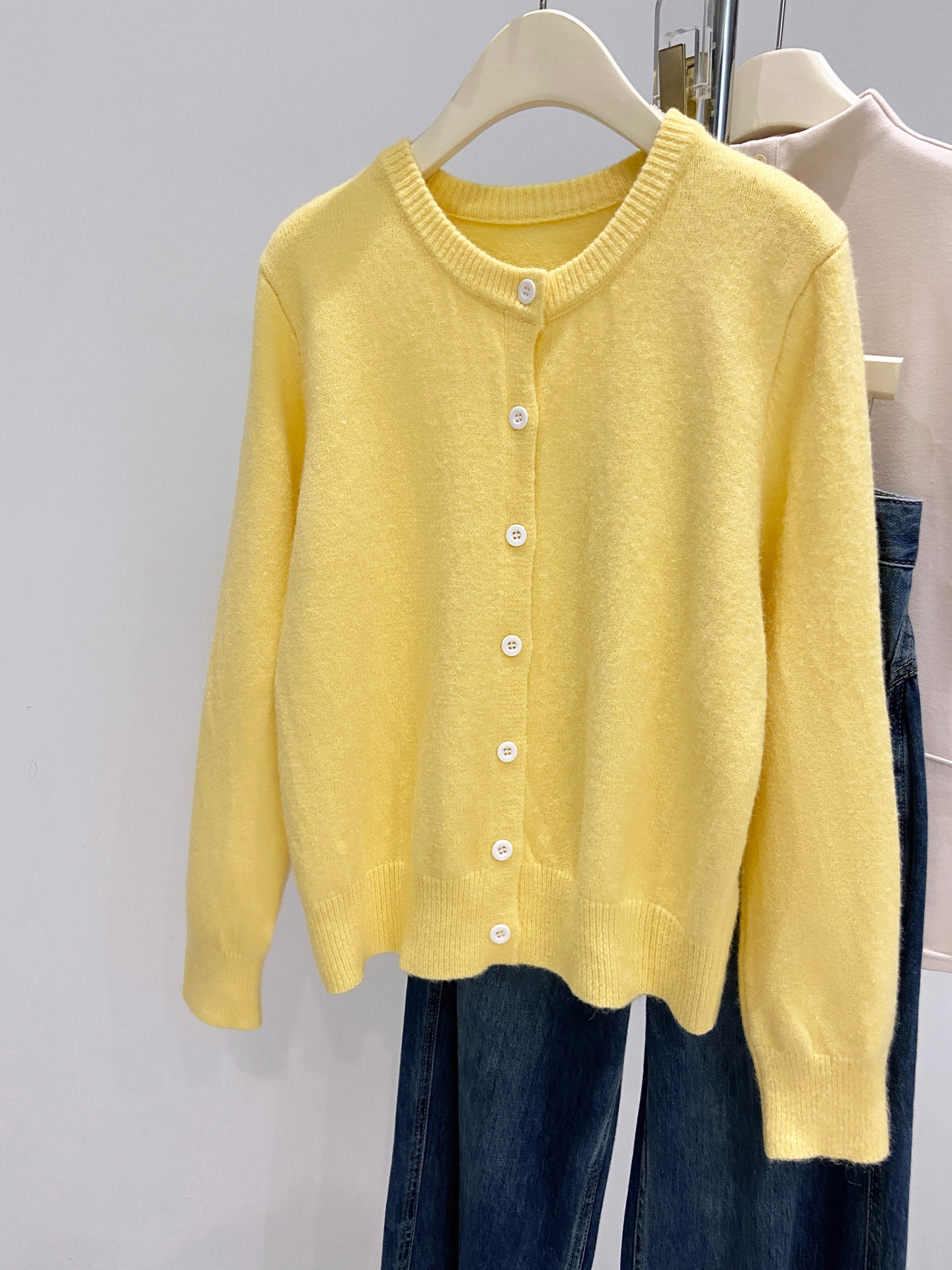 เสื้อคาร์ดิแกนถักนิตติ้ง กระดุมหนึ่งเม็ด สีฟ้าอ่อน ลดอายุ สำหรับผู้หญิง ในฤดูใบไม้ร่วงและฤดูหนาว เสื้อตัวบนลำลอง ใส่สบาย ผิวสัมผัสนุ่ม แขนยาว