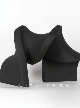 一匚样板间现代扭曲磨砂哑光雕塑艺术品售楼处书柜展示柜桌面摆件