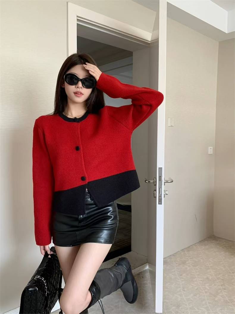 เสื้อโค้ทไหมพรมสั้นขนแรคคูนสุดชิค สำหรับผู้หญิง รุ่นใหม่ฤดูใบไม้ร่วง/ฤดูหนาว 2024 เสื้อคาร์ดิแกนถักหนาขึ้น เหมาะกับสาวตัวเล็ก