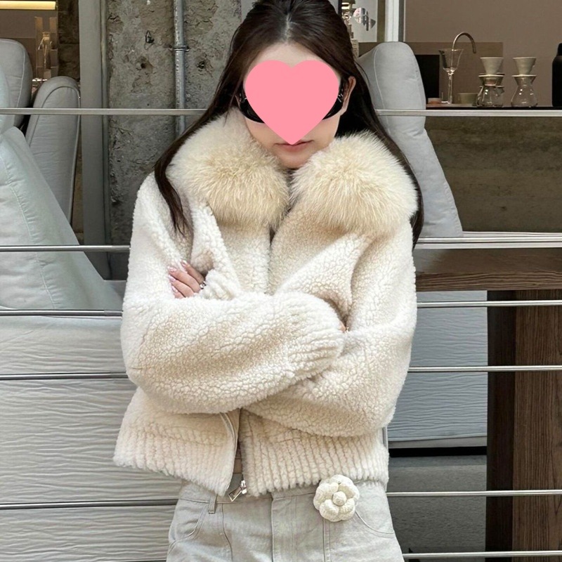 แจ็กเก็ตแขนยาวขนแกะเทียมสุดหรูสำหรับผู้หญิง ดีไซน์ฤดูหนาวใหม่ ทรงหลวม ใส่แล้วดูเพรียว พร้อมซิป ด้านบนเป็นคาร์ดิแกน
