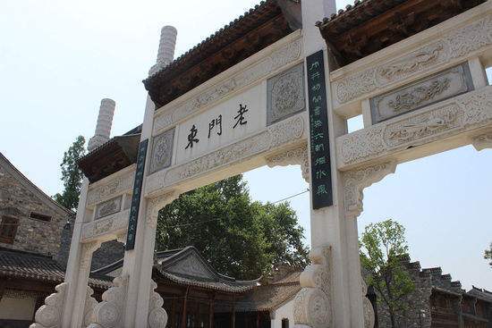 老艺人的手一晃 就是一副糖画