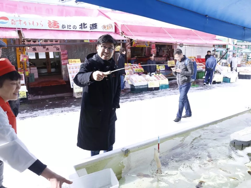 海鲜控必去 北海道市场吃超豪华海鲜盖饭