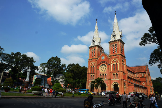 这个国家曾是法国殖民地,遍布法式建筑- 胡志明