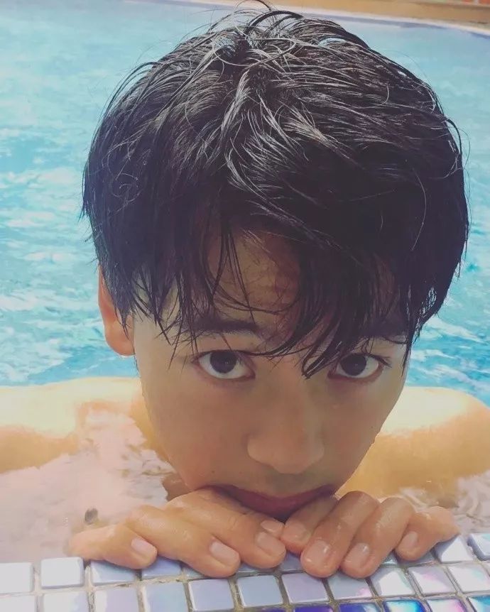 大家好 给大家介绍一下 这些是我的男朋友