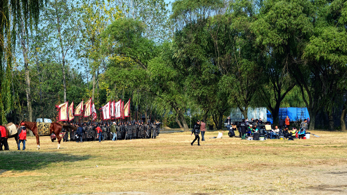 走进无锡太湖之滨水浒城穿梭在清明上河街上