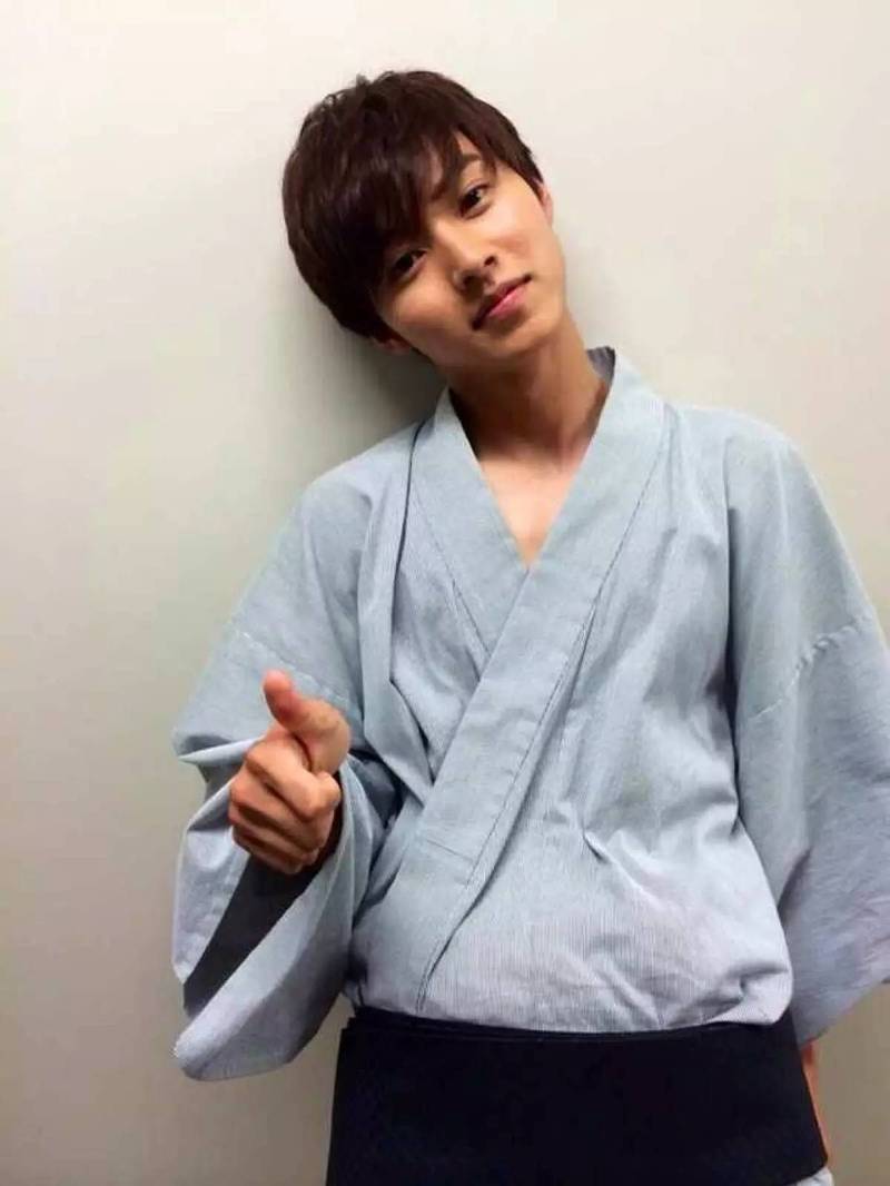 想和他 她 们一起去看烟花大会 这些日本艺人穿浴衣也太好看吧