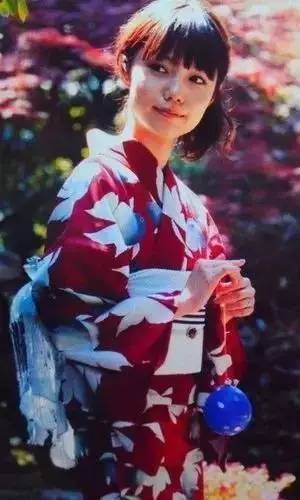 想和他 她 们一起去看烟花大会 这些日本艺人穿浴衣也太好看吧