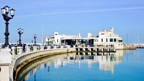 【南行意大利1】沉睡在巴里老城的梦露