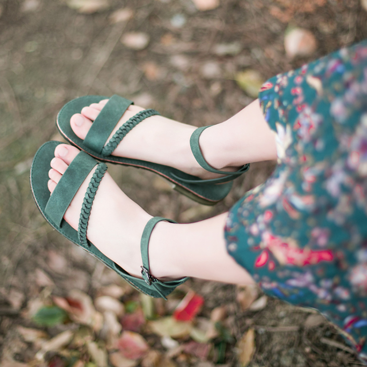 传说中的文艺复古的森系仙女都穿啥凉鞋？