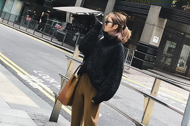 黑色系毛衣 盡顯街頭范兒(圖1) 黑色系毛衣 盡顯街頭范兒(圖1)