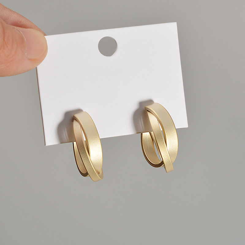 耳环2021新款潮哑光高级感小众耳钉女复古港风耳饰金属冷淡风耳坠