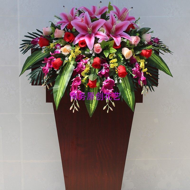 演讲台花中国风挂式花束仿真花发言台花花下垂花会议花讲台花图片