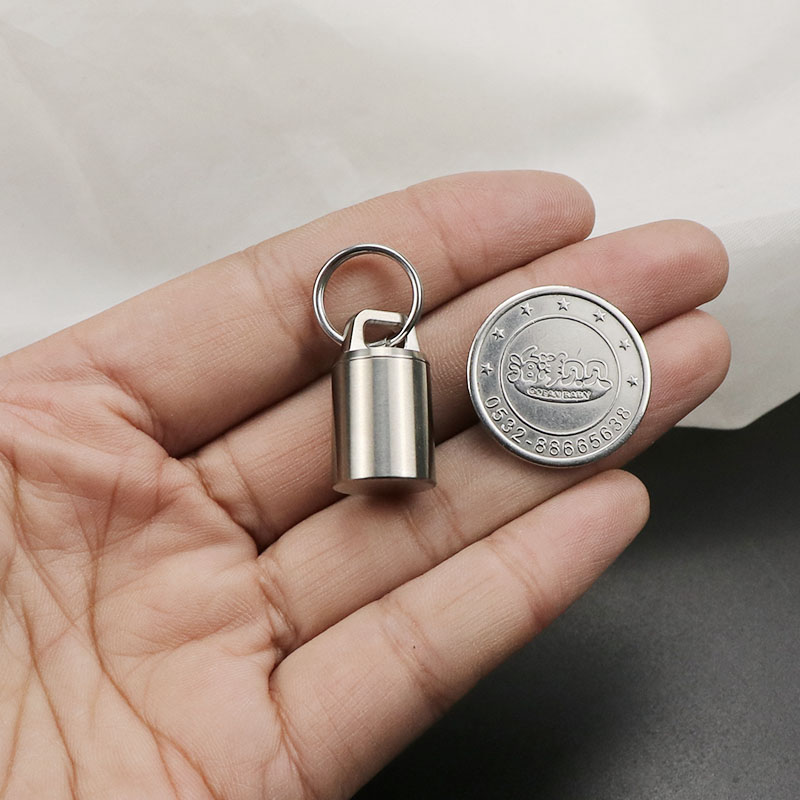 纯钛迷你吊坠药盒随身携带简约精巧带盖密封防水T防潮急救药收纳