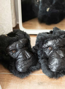 日本进口PUEBCO个性黑猩猩家居软底拖鞋冬季室内毛毛保暖棉鞋包跟