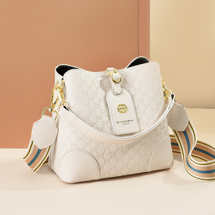 夏季上新小包包水桶包白色斜挎包2021新款时尚单肩包手提女包精致