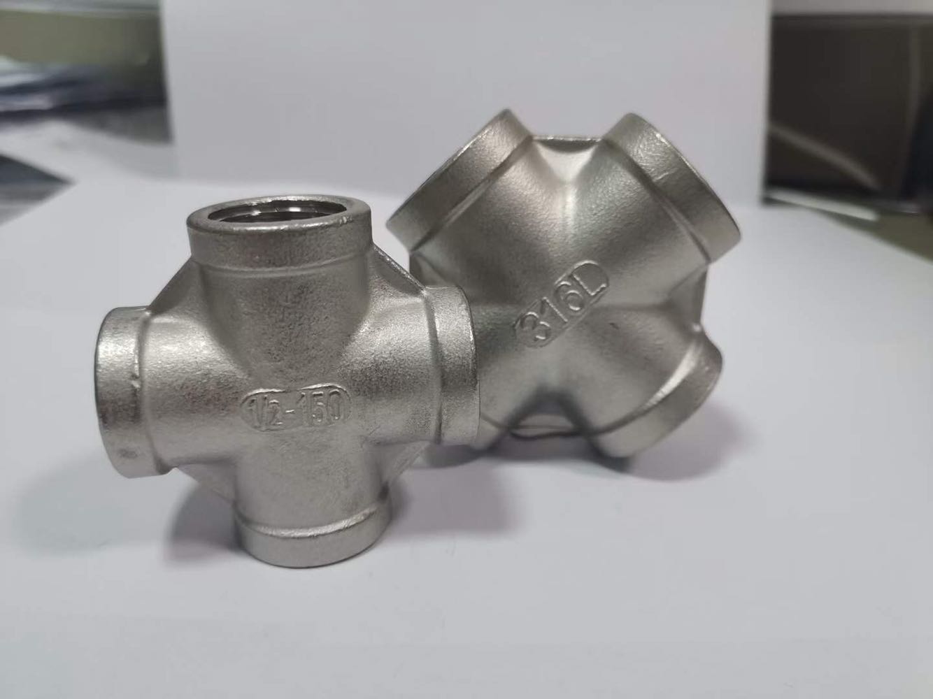 316L不锈钢四通接头 丝扣四通 内螺纹四通 内丝内牙四通水管接头