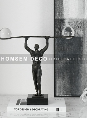 现代轻奢水晶铸铁举重人雕塑样板房间软装饰品家居客厅.办公桌摆