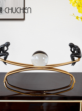 欧式思考者摆件样k板房客厅酒柜办公室书房金属水晶球家居软装饰