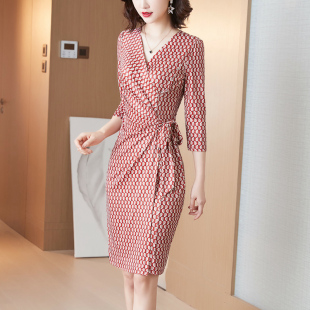 减龄显瘦连衣裙遮肚子收腰包臀裙 女V领气质修身 春装 2021年新款