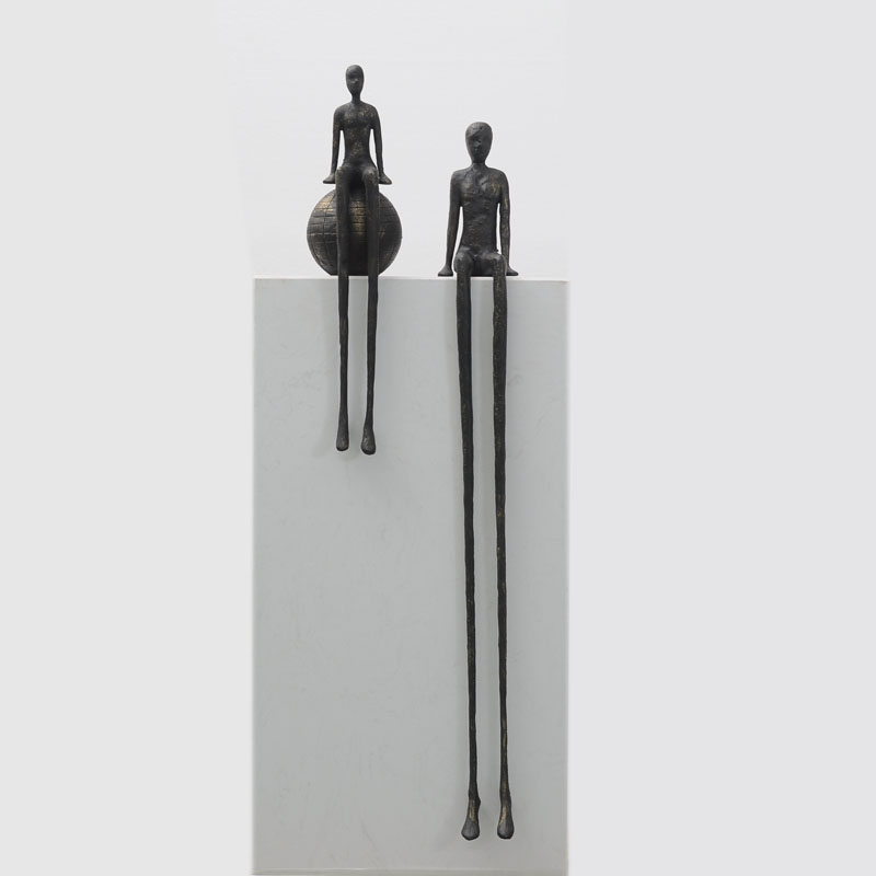 抽象雕塑摆件样板房售楼处酒店前台坐姿长腿人物玄关柜创意艺术品