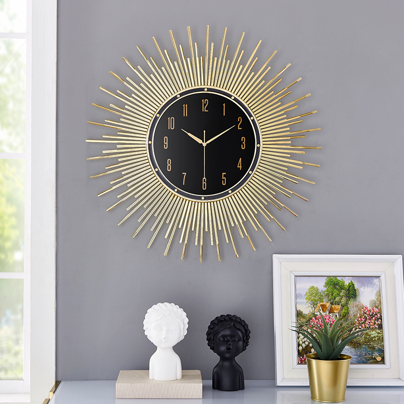 现代轻奢黄铜色太阳挂钟家用创意装饰静音挂表客厅简约Z时尚石英